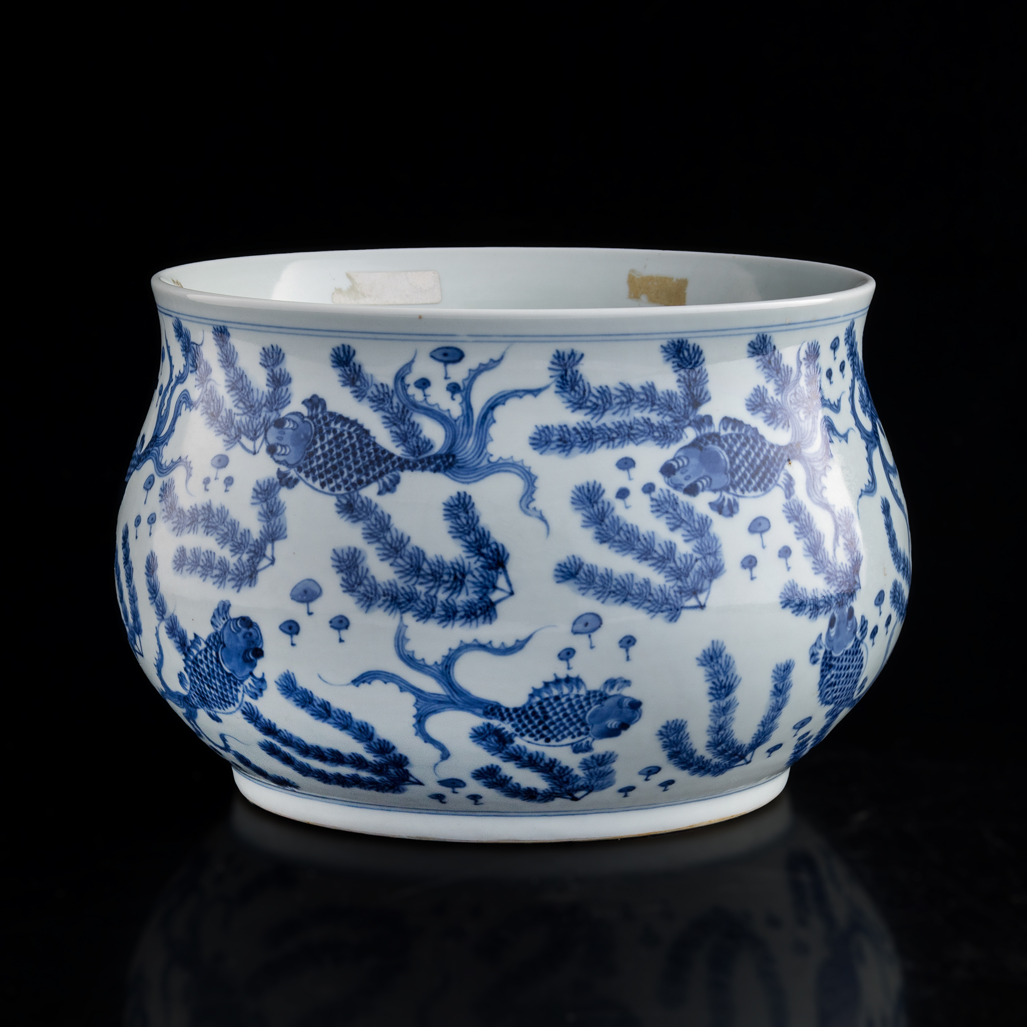十九世紀早青花魚藻紋爐A Chinese blue and white 'fish and