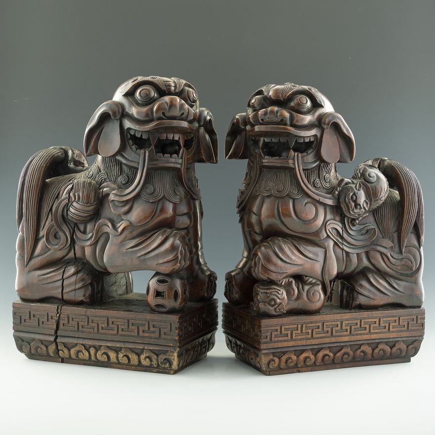 十九世紀   硬木雕獅子一對 A pair of Chinese carved hardwood lions, 19th century