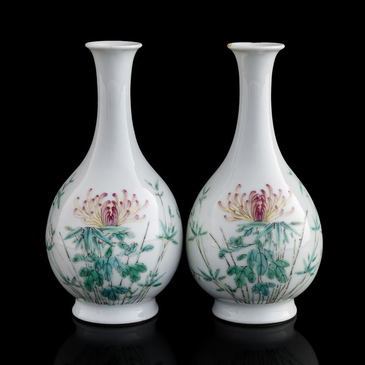 民國 粉彩花卉瓶一對 A pair of Chinese famille rose 'floral' vases, Republic period