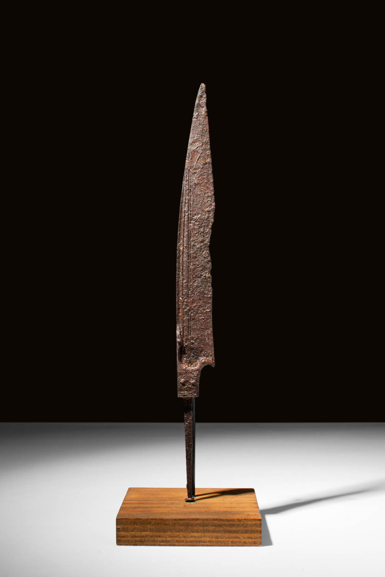 SICA DAGGER WITH TANG | Apollo Art Auctions