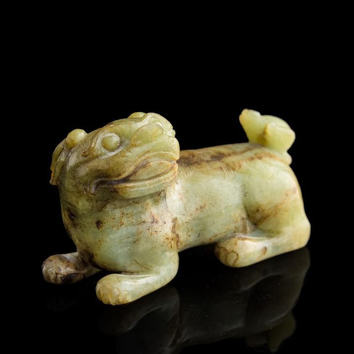 十八/十九世紀 玉雕走獸 A Chinese carved jade beast, 18th/19th century