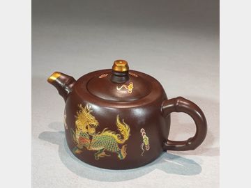 Gu Jingzhou's gold-painted purple clay teapot