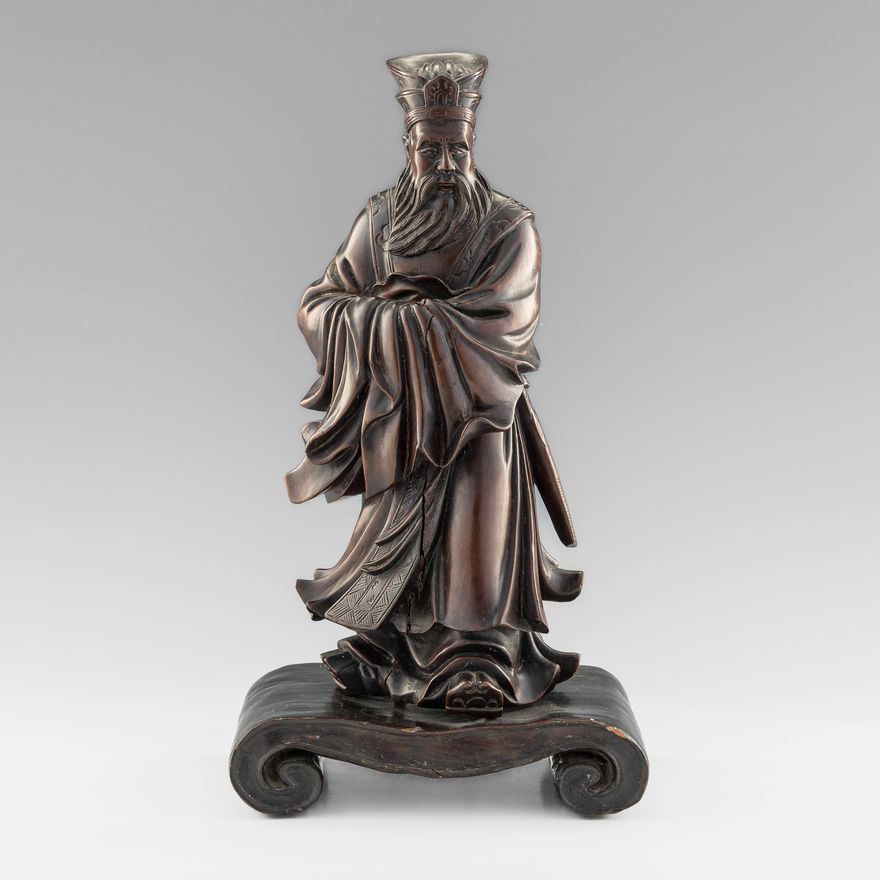 民國 木雕人物擺件（附木座） A Chinese carved wooden figure, Republic period