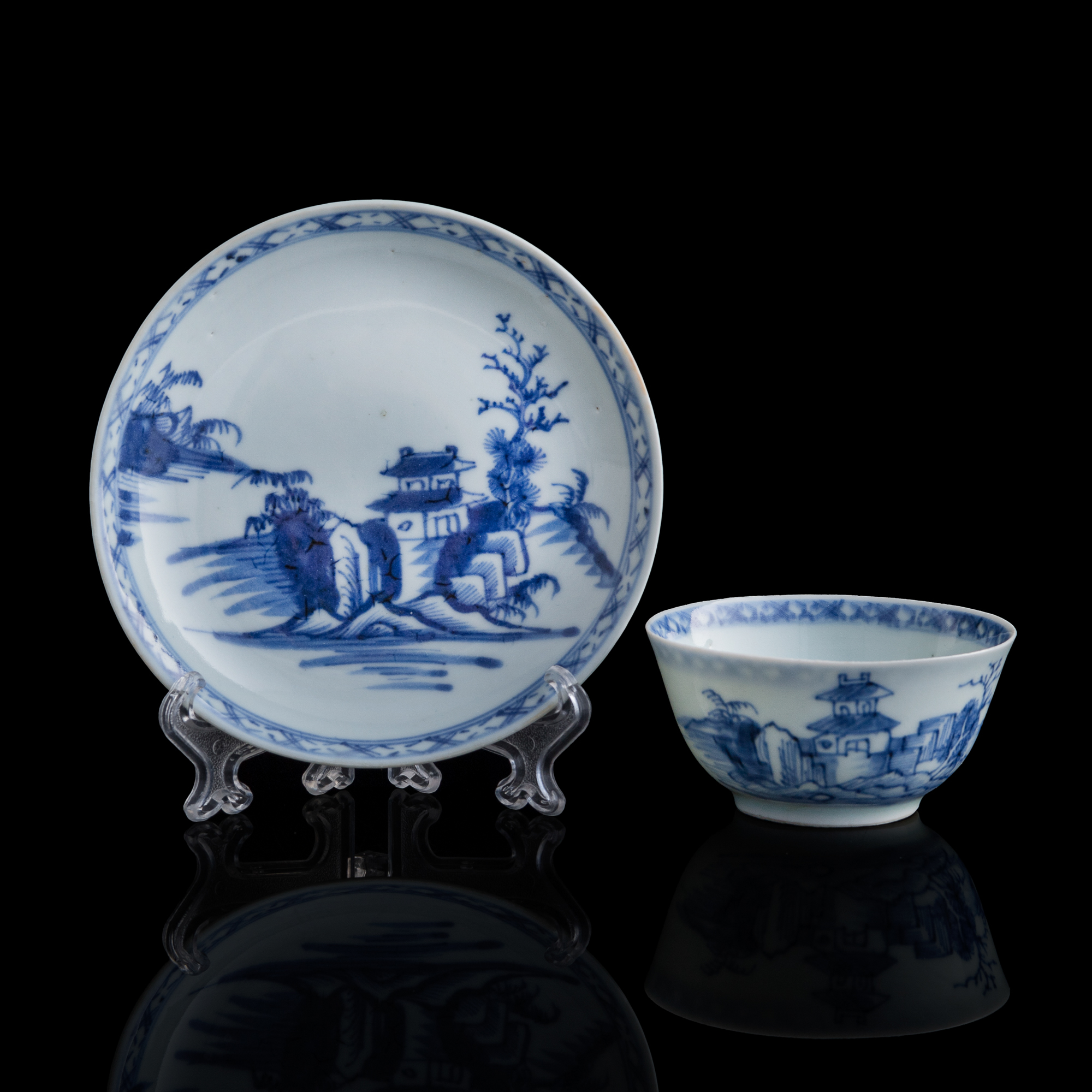 十八世紀外銷青花山水杯及碟A Chinese export blue and white