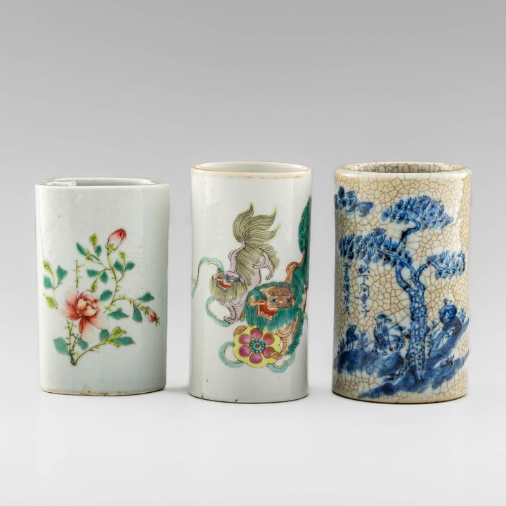 清晚/民國 各式瓷器筆筒三只 Three Chinese porcelain brush pots, late Qing dynasty-Republic period
