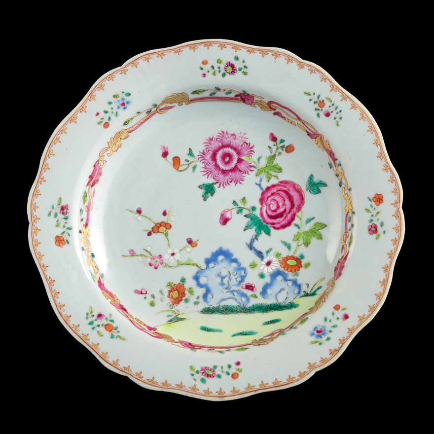 十九世紀 外銷粉彩花卉盤 A Chinese export famille rose 'floral' plate, 19th century