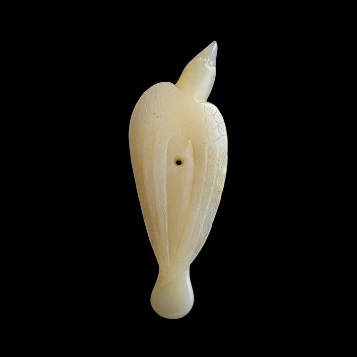 十八世紀或更早 白玉雕鵲墜 A Chinese carved white jade bird-form toggle, 18th century or earlier