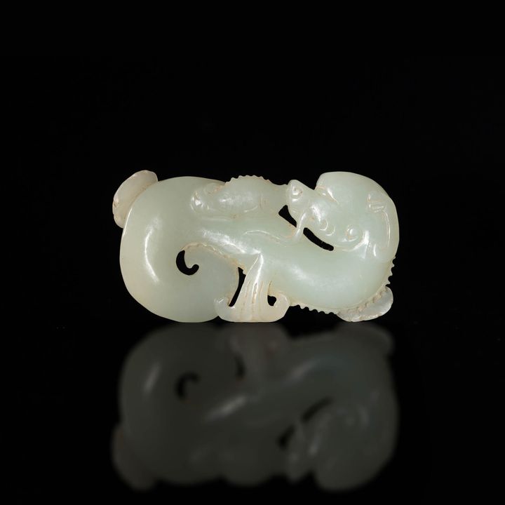 十八世紀 白玉龍形佩 A Chinese carved white jade dragon-form plaque, 18th century
