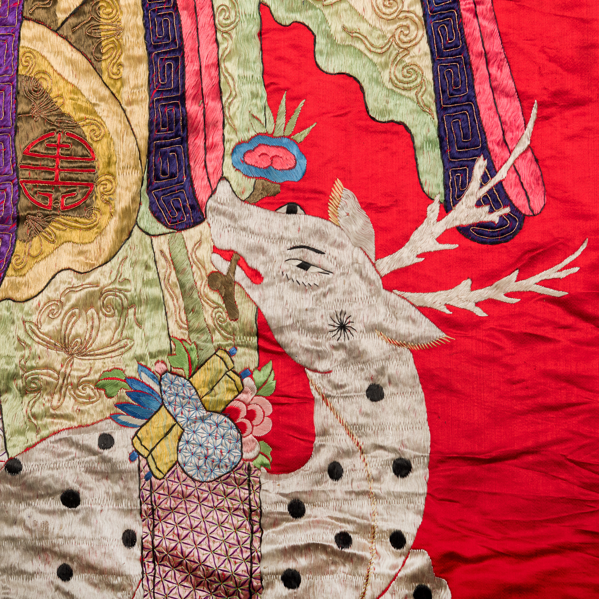 十九世紀晚麻姑獻壽繡片A Chinese embroidered 'Magu and Shou