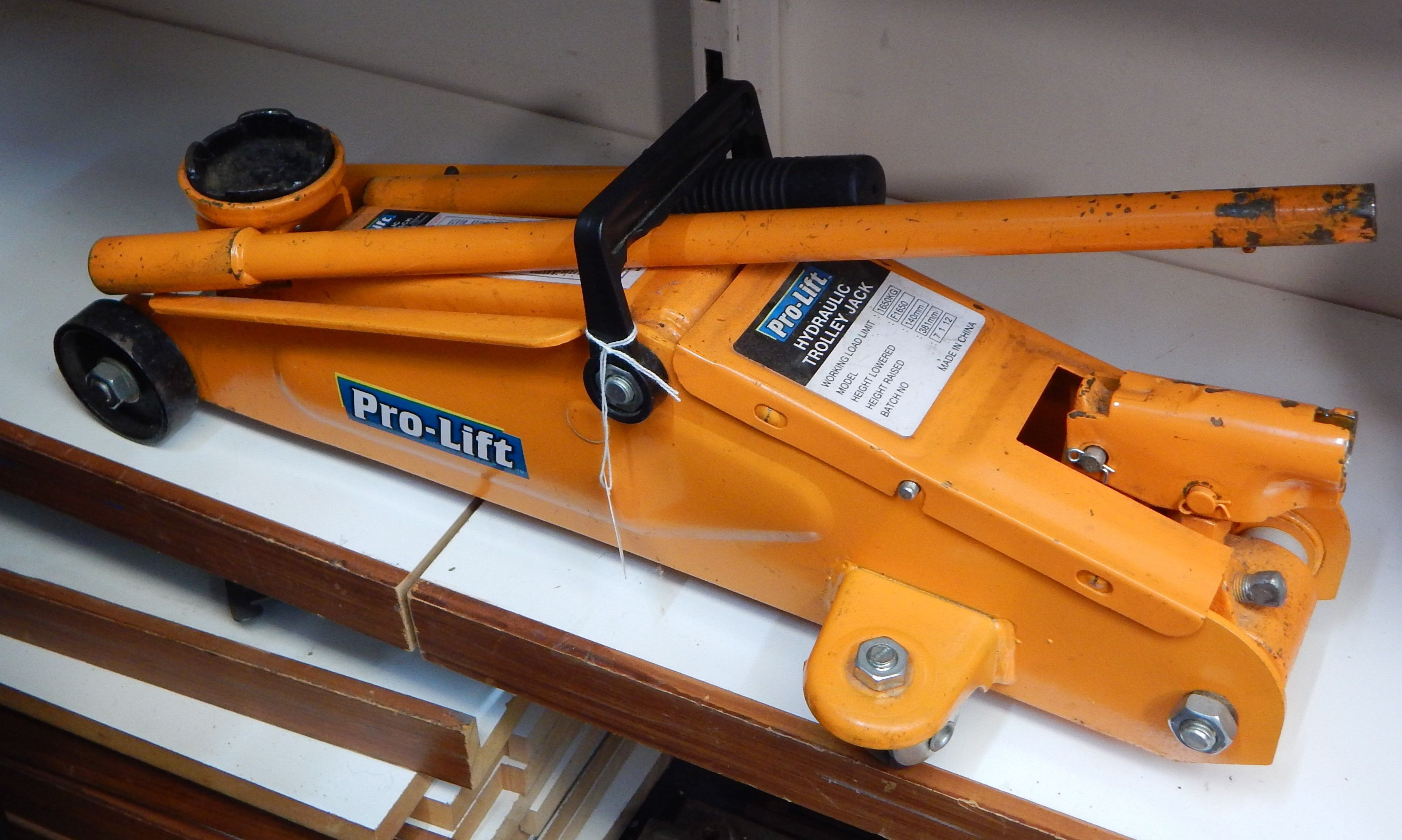Prolift Hydraulic Car Lift 1650kg — sold at auction in New Zealand for $30