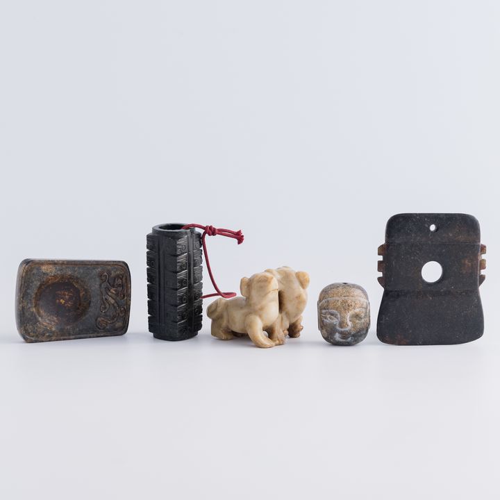 明代或更早 各式玉器五件 Five assorted Chinese jade pieces, Ming dynasty or earlier