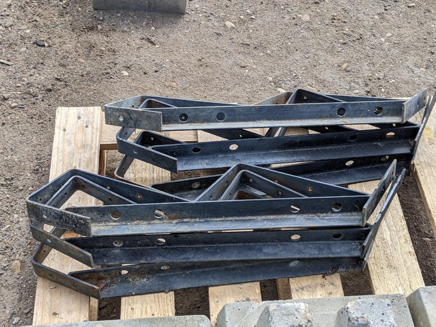 (6) Concrete Blocks (6) 2-Step Risers [24FE37005-013] | Team Auctions
