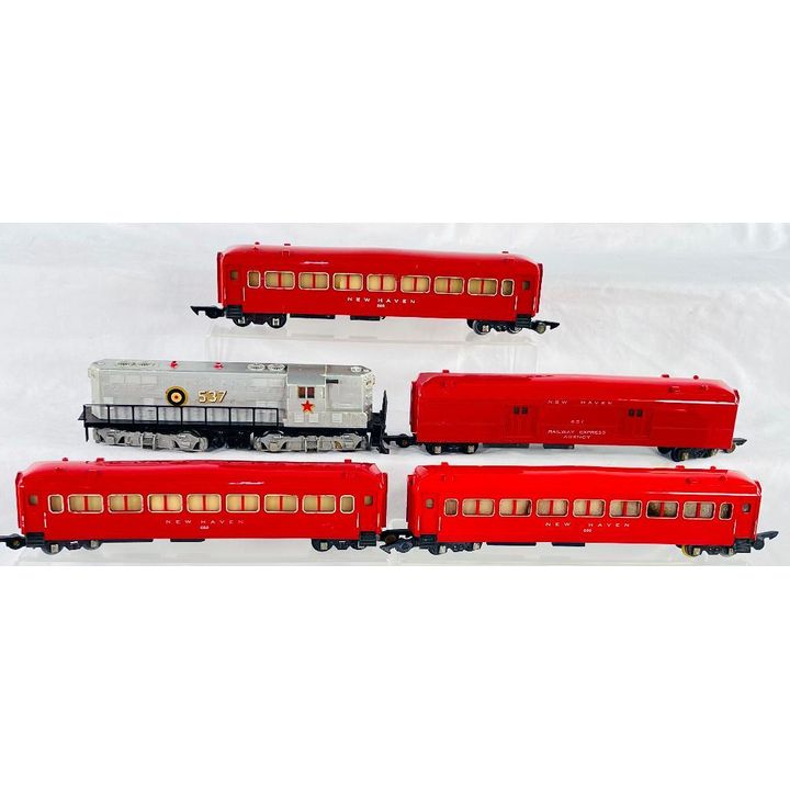 American Flyer Postwar S Gauge 370 GM GP–7 Switcher and Four (4) Assorted Passenger Cars