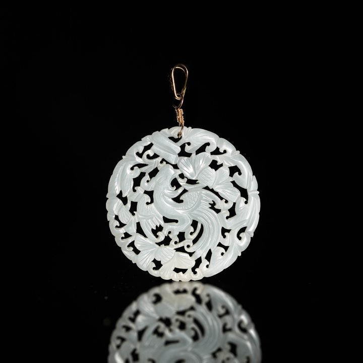 十九世紀 白玉鏤雕鳳凰圓佩 A Chinese white jade pierced carved round plaque, 19th century