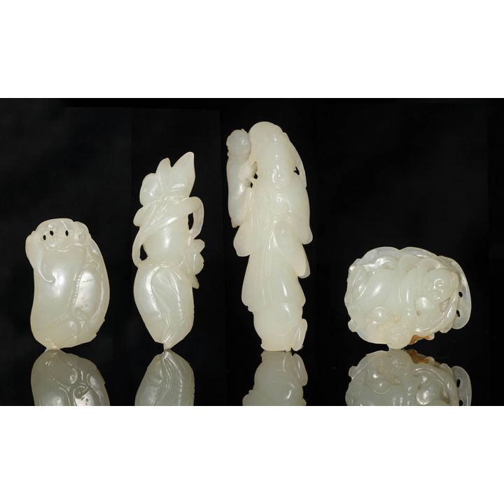 十九世紀 玉雕掛墜四件 Four Chinese carved jade pendants, 19th century