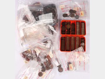AUSTRALIAN COLLECTIONS & ACCUMULATIONS | ½d 1911-64? in bags by date, some