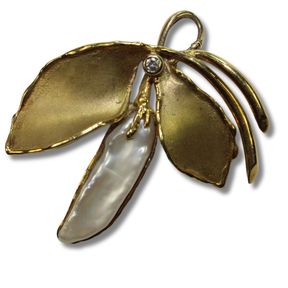 Bespoke Butterfly Brooch in 14ct Yellow Gold with Baroque Pearl Body & Diamond Head