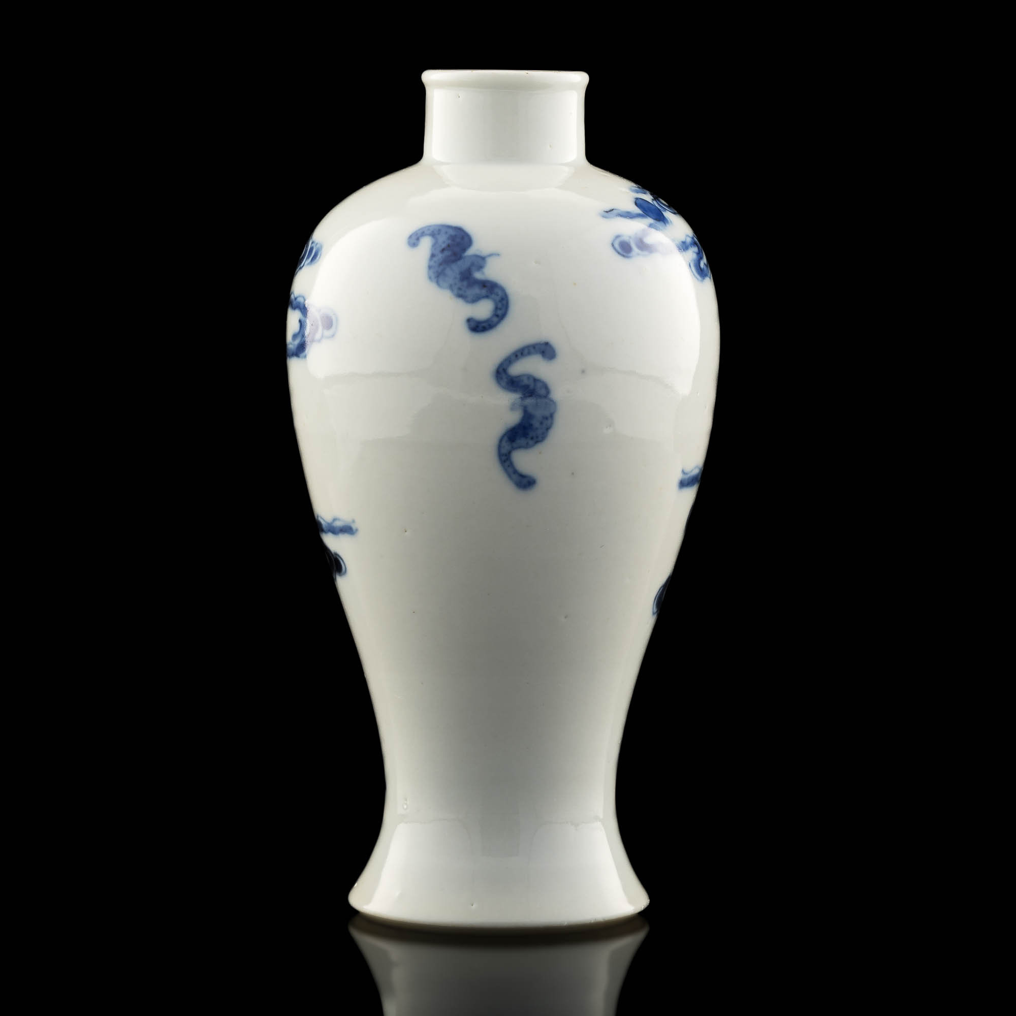 十九世紀青花人物梅瓶A Chinese blue and white meiping vase, 19th