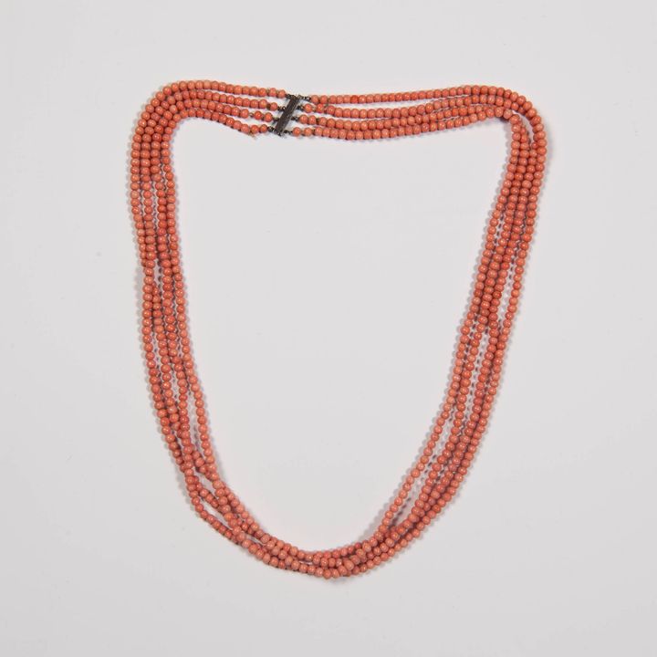 二十世紀早 珊瑚項鍊 A Chinese coral necklace, Early 20th century