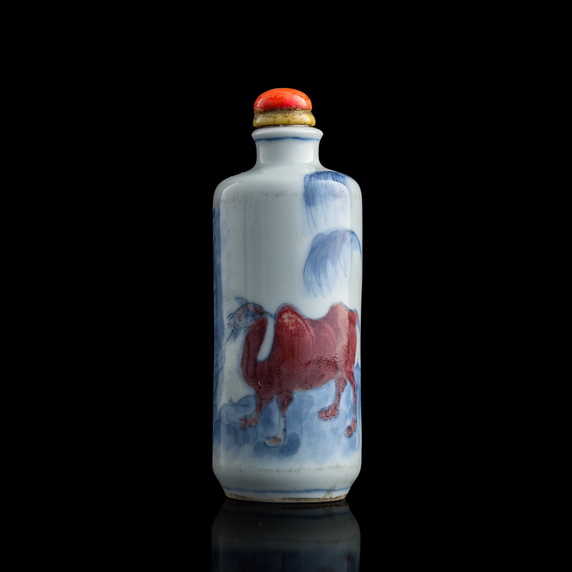 十九世紀青花釉里紅二里溝圖鼻煙壺A Chinese blue and copper-red-underglazed 'Er Li Gou' snuff  bottle, 19th century | Oakridge Auction Gallery, Inc.