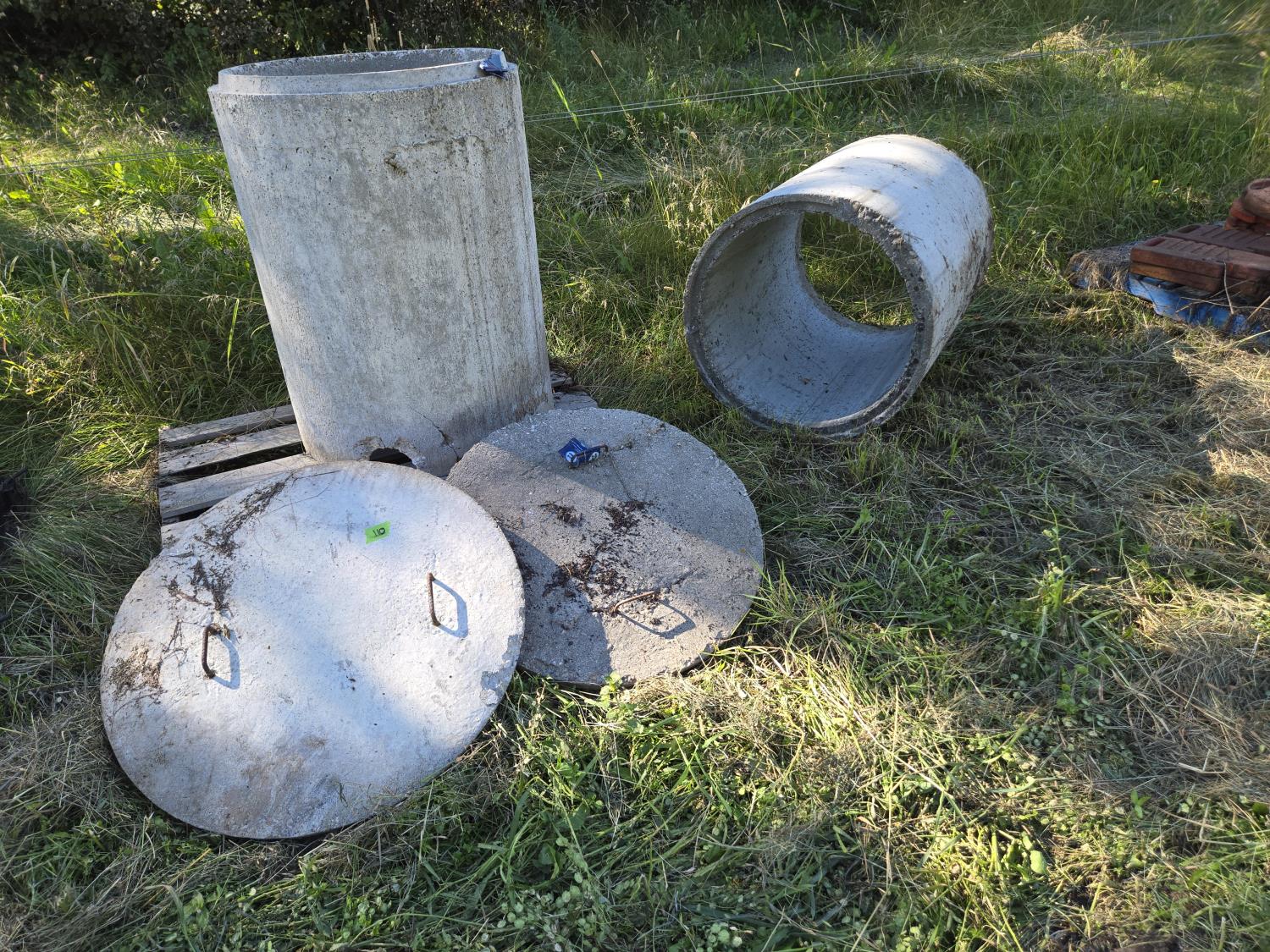(2) Concrete Septic Tank Risers with Lids [24JE37005-110] | Team Auctions