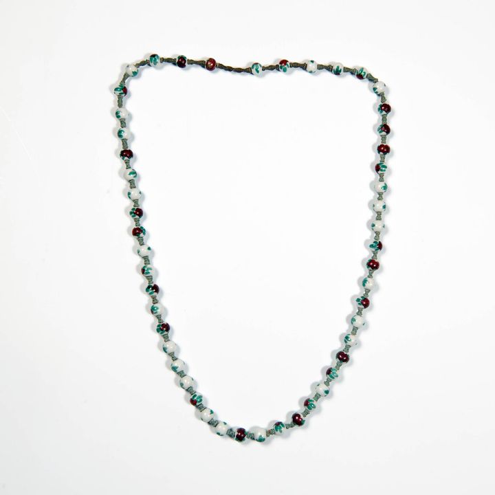 十九世紀 粉彩花卉紋項鍊 A Chinese famille rose porcelain-beaded necklace, 19th century