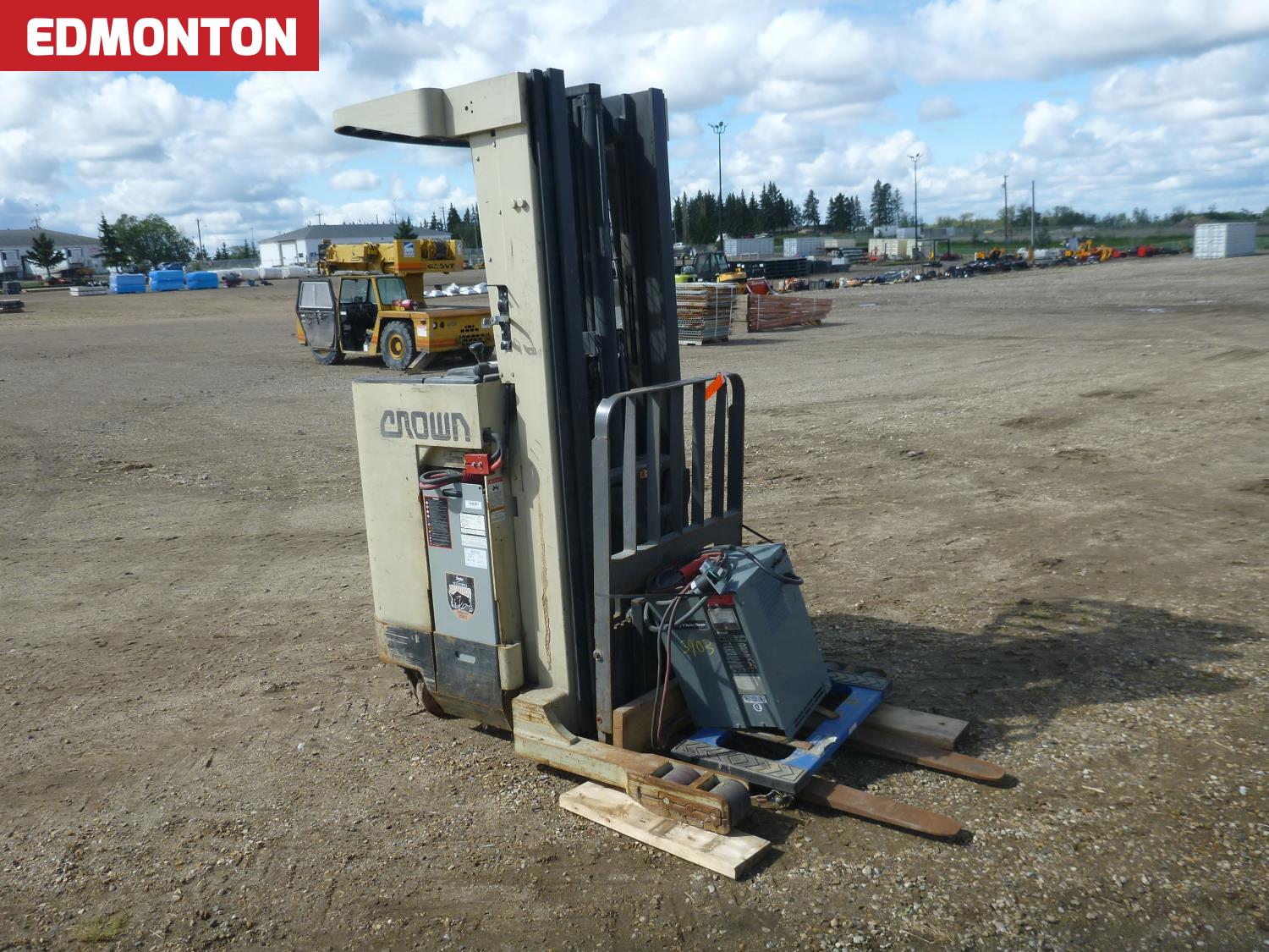 Crown RR3000 3500 2WD Electric Forklift [25HD05032-028] | Team Auctions