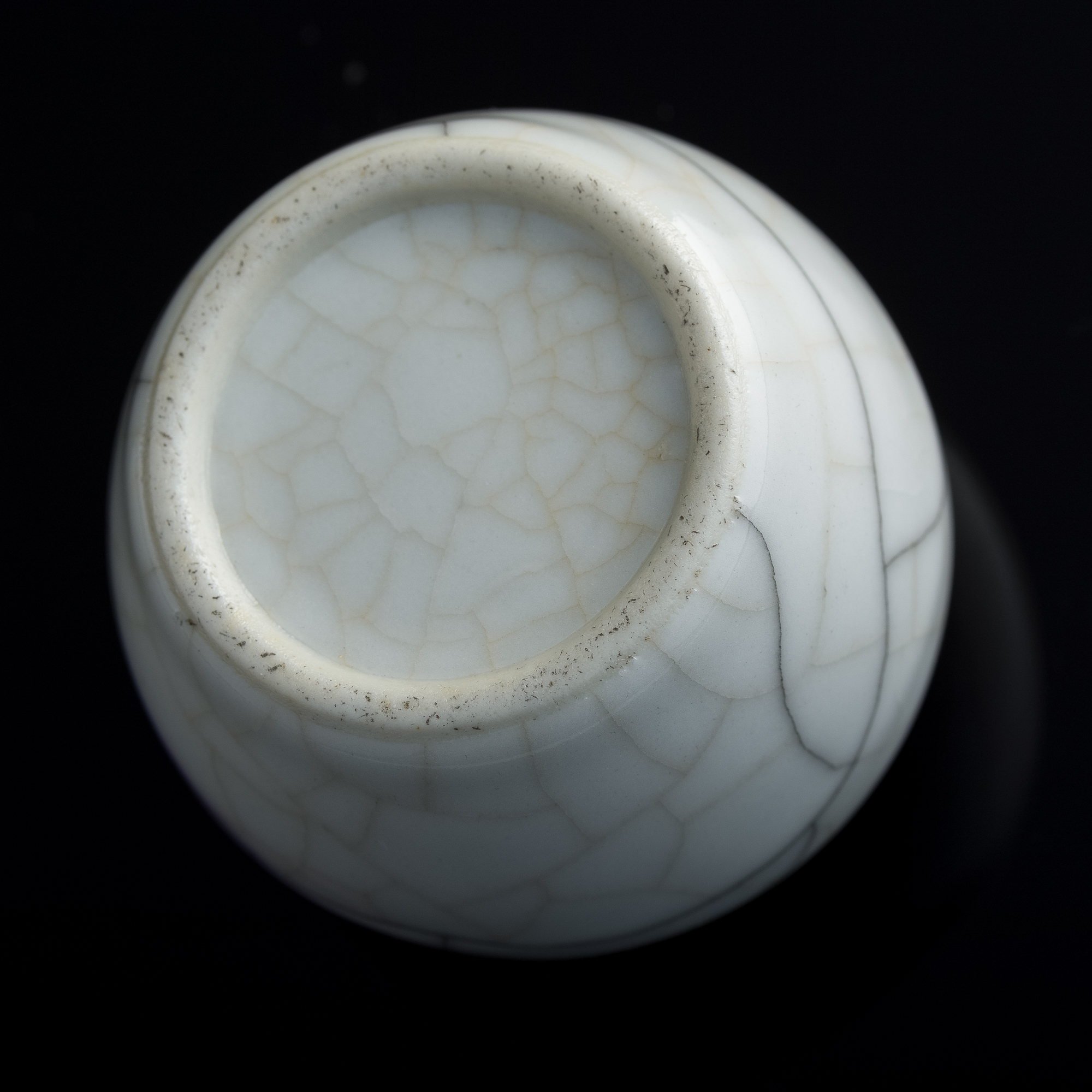 十九世紀哥釉水盂A Chinese ge-glazed water coupe, 19th century 