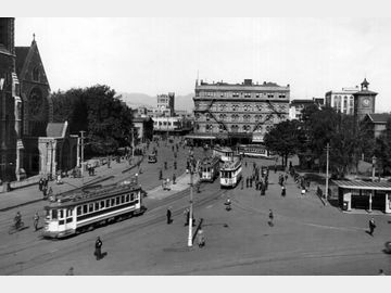 CHRISTCHURCH: CATHEDRAL SQUARE (SEE MORE)