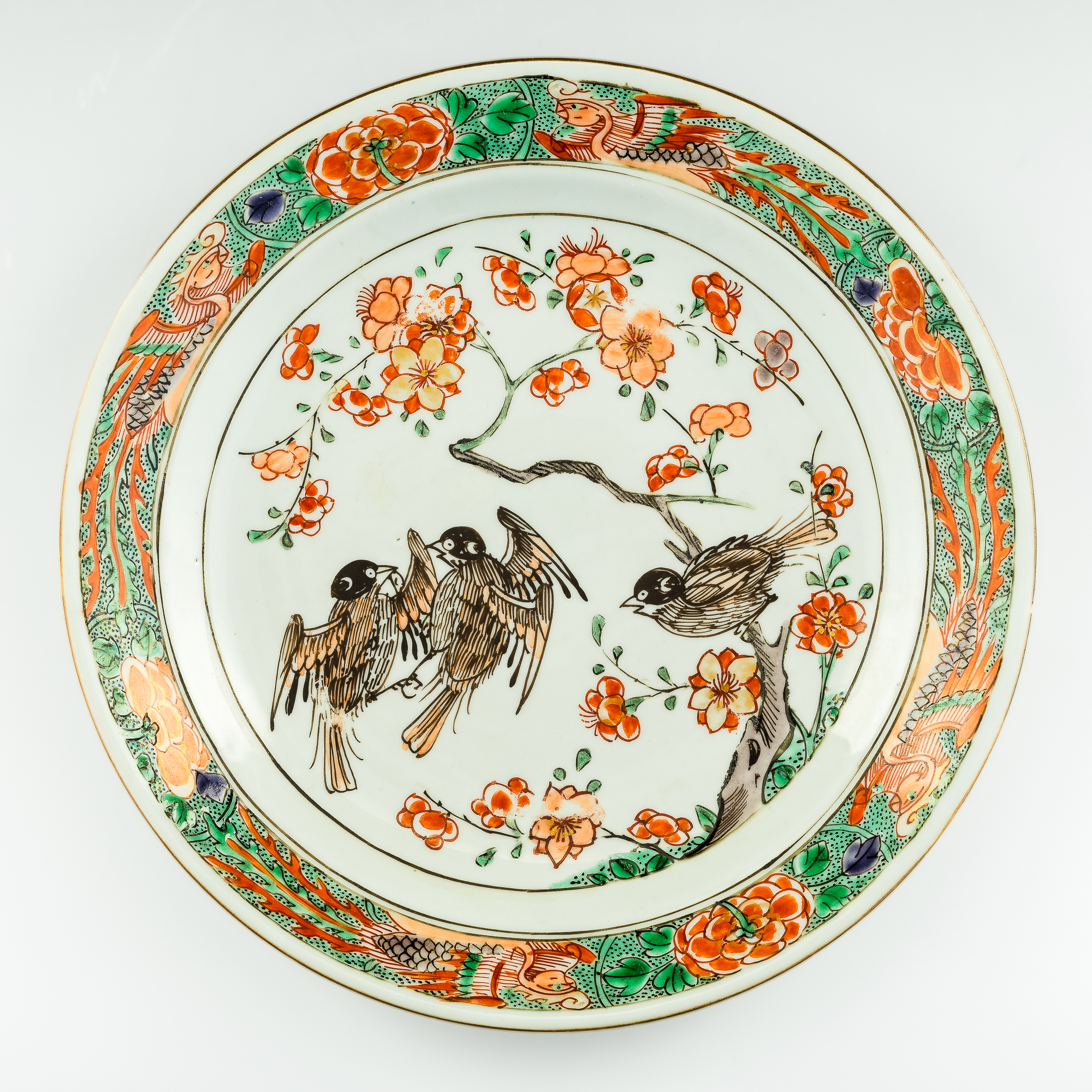 清康熙五彩花鳥盤A Chinese wucai plate with flowers and birds