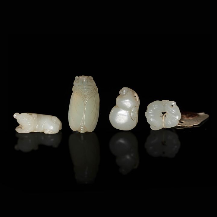 十八/十九世紀   玉雕掛墜四件 A group of four Chinese carved jade toggles, 18th/19th century