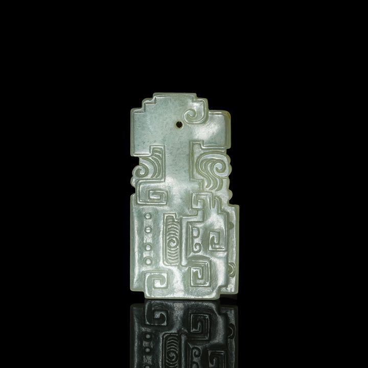 十八/十九世紀 玉雕回紋佩 A Chinese carved jade pendent, 18th/19th century