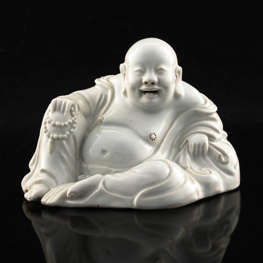 十八世紀   德化彌勒佛 A Chinese blanc-de-chine sculpture of Buddha, 18th century