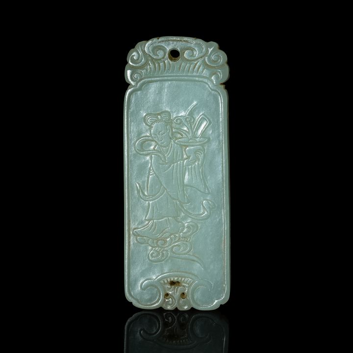 十八世紀 白玉雕獻瑞圖牌 A Chinese carved white jade plaque, 18th century