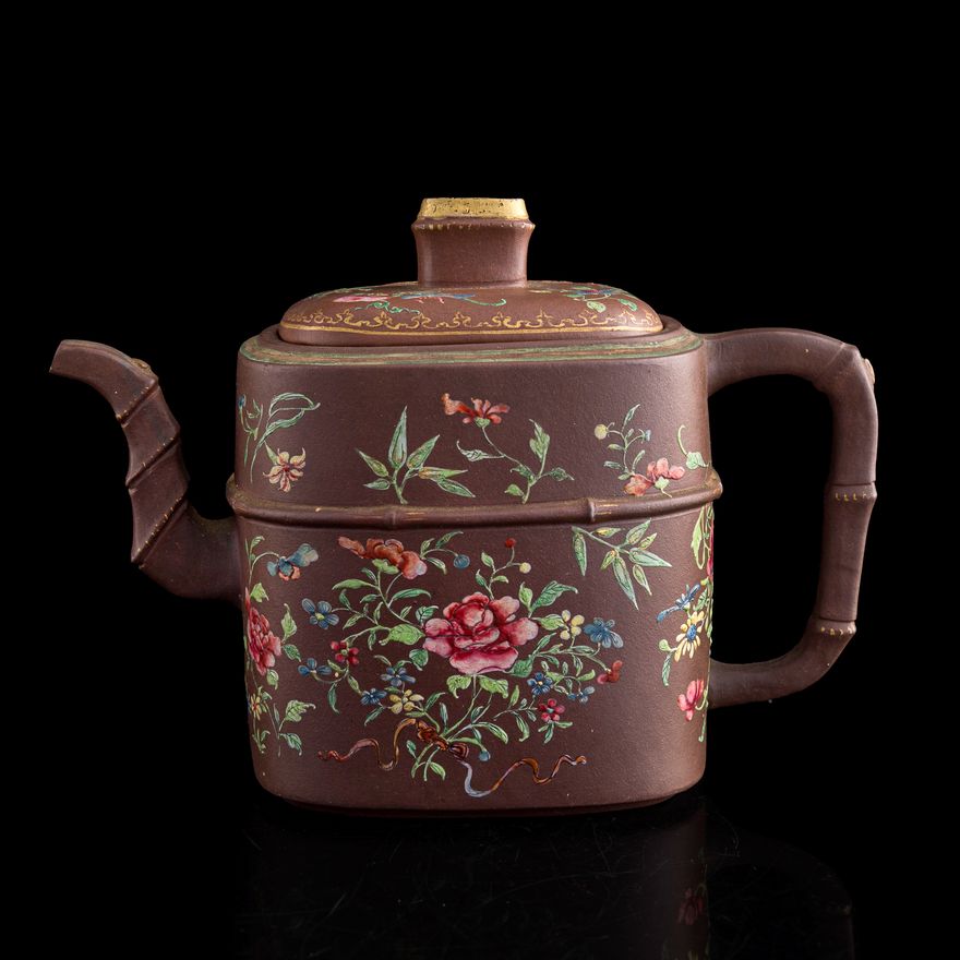 十八世紀 紫砂畫琺瑯花卉竹節壺 A Chinese enamel-decorated bamboo-form zisha teapot, 18th century