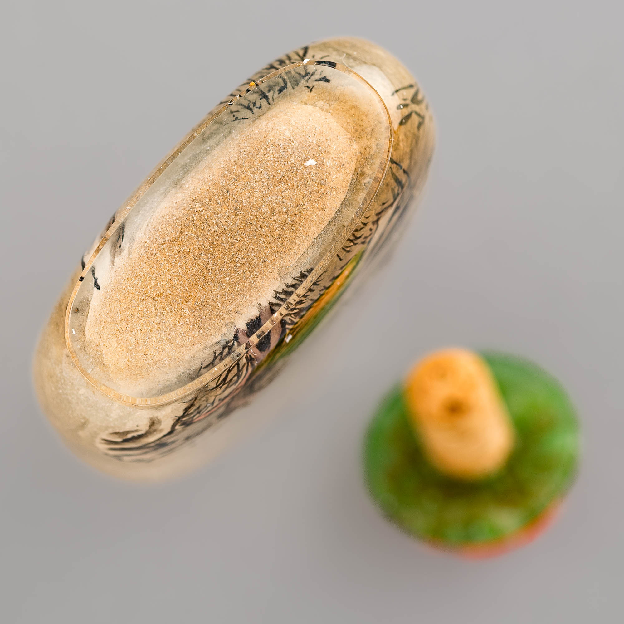 周樂元內畫花鳥鼻煙壺A Chinese inside-painted glass snuff bottle