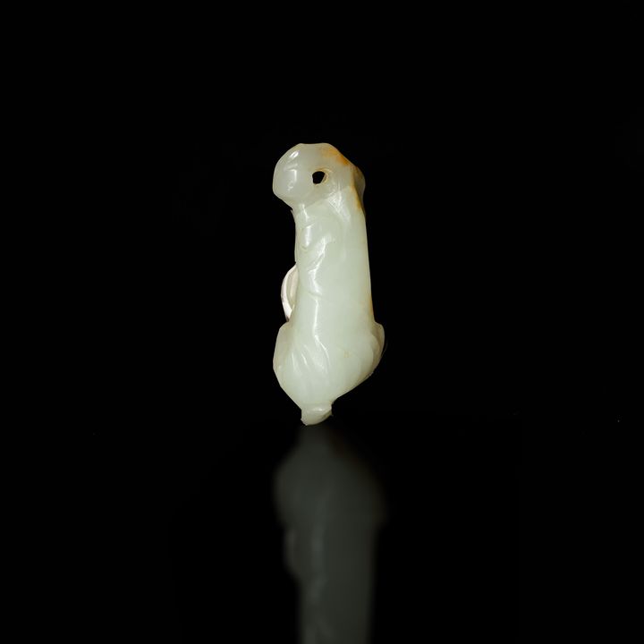十八/十九世紀 白玉留皮瓜果掛墜 A Chinese carved white jade melon-form toggle, 18th/19th century