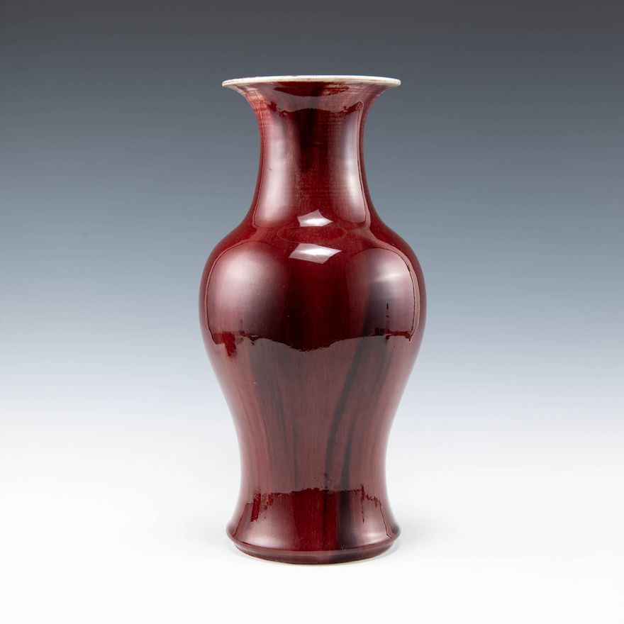 十九世紀 紅釉觀音瓶 A Chinese red-glazed guanyin vase, 19th century
