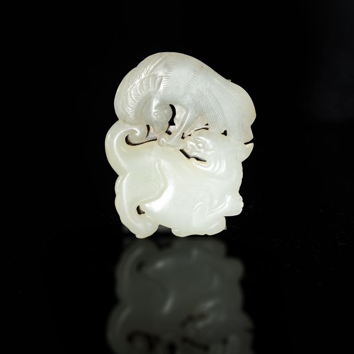 十八世紀 玉雕麒麟鳳凰佩 A Chinese carved jade 'beast' plaque, 18th century