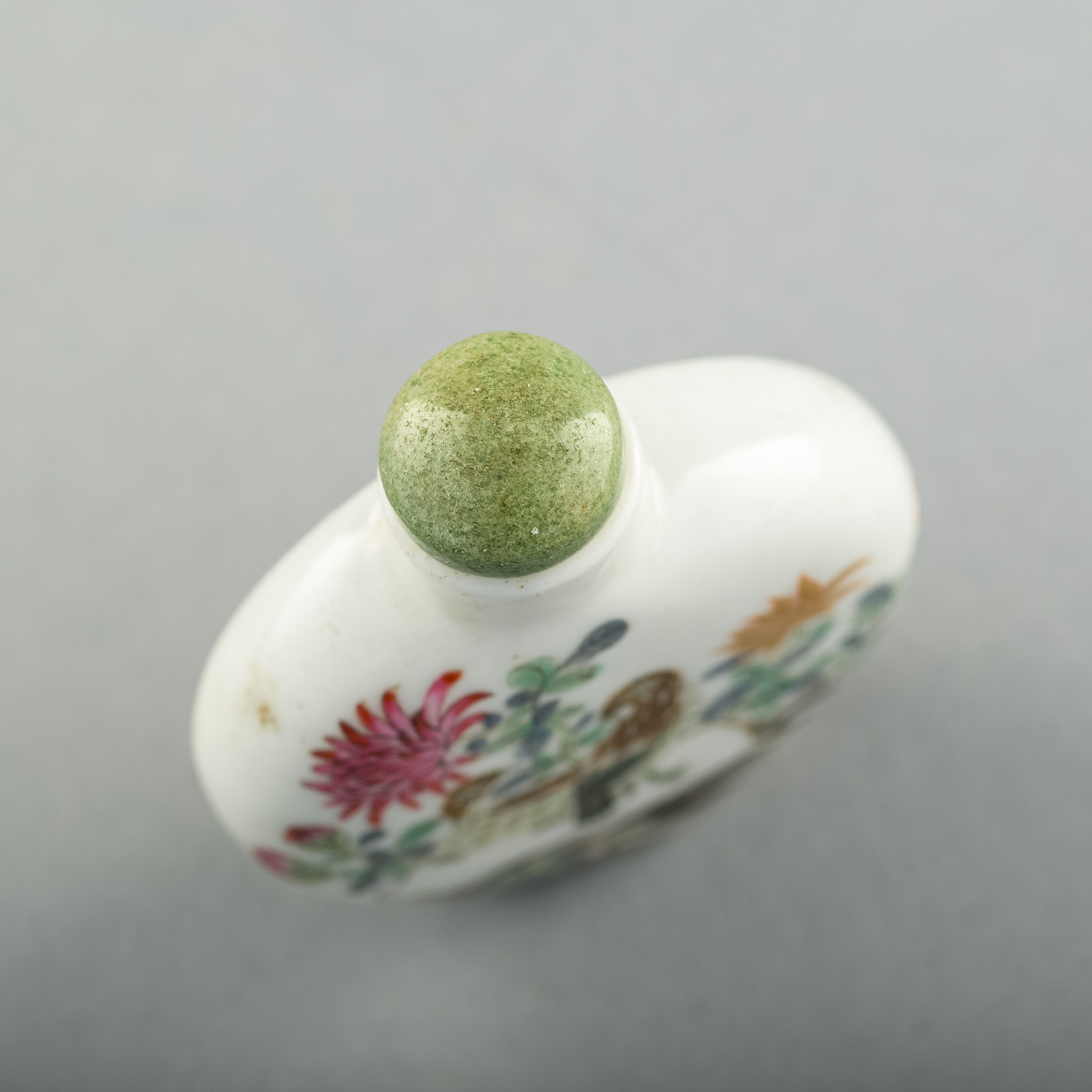 中国古美術品　民国時代　粉彩花草蝶文壺　高さ約28cm 中国古美術品 粉彩花草蝶文壺 （消えた美術館の旧蔵美術品、国宝