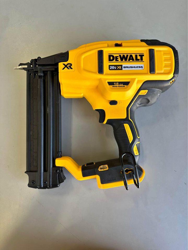 DEWALT 20V MAX XR Lithium Ion Cordless 18 Gauge Brad Nailer Tool