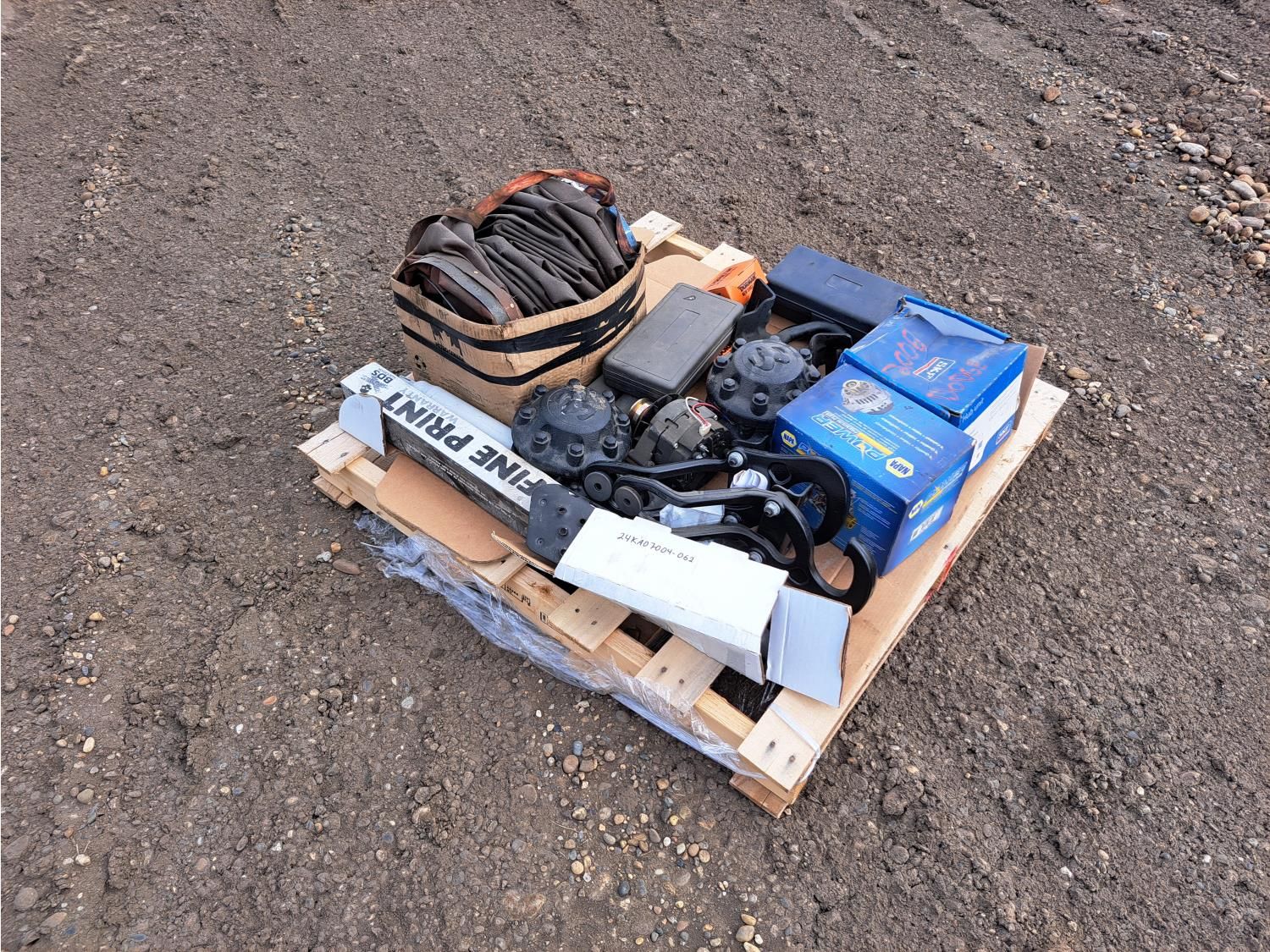 Assortment of Misc Automotive Parts and Supplies [24KA07004062] Team