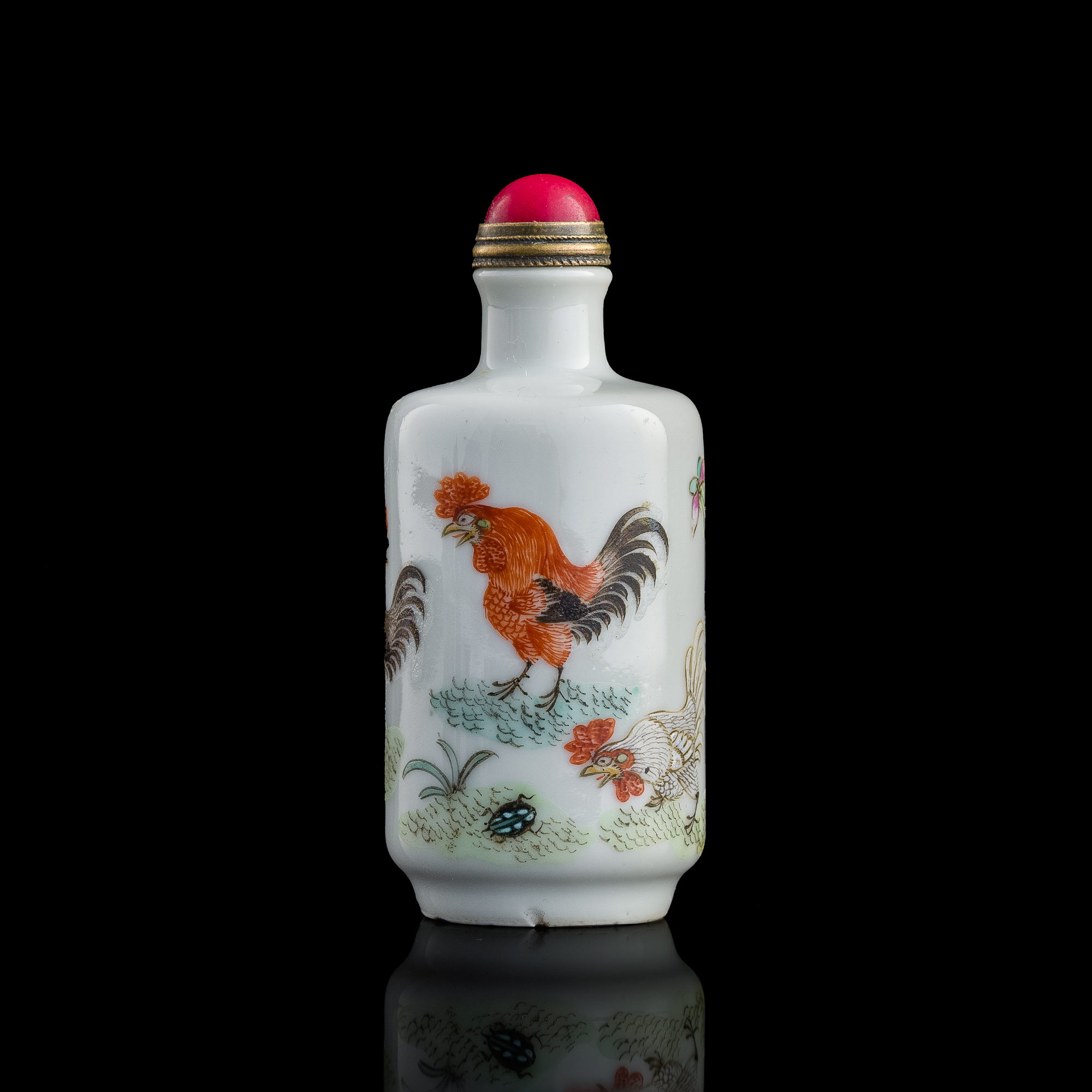 十九世紀粉彩群雞圖鼻煙壺A Chinese famille rose 'roosters' snuff