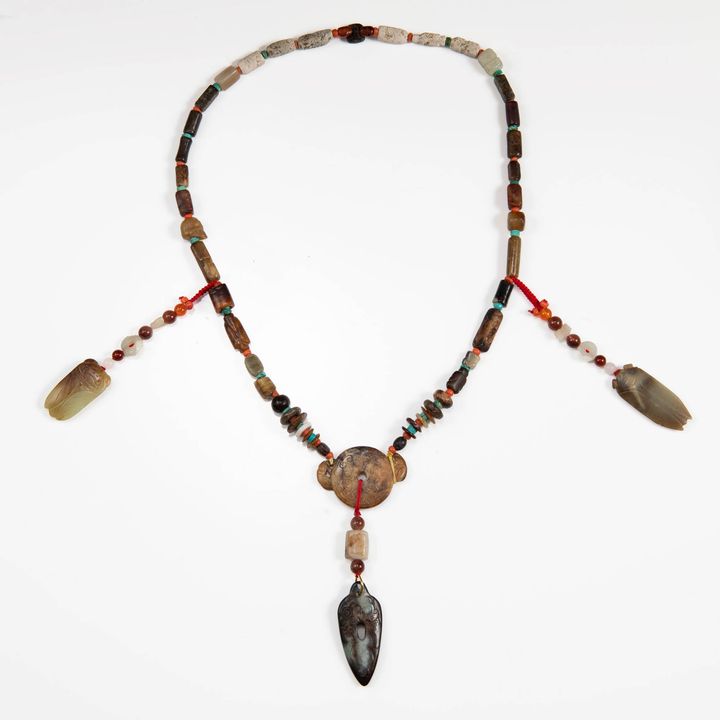 明代或更早   各種玉件項鏈 A Chinese necklace with various jades, Ming dynasty or earlier