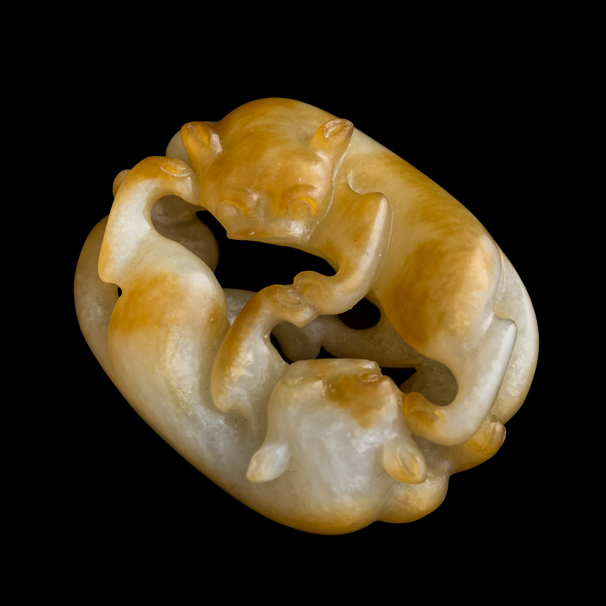 十八/十九世紀玉雕雙歡掛墜A Chinese carved jade 'double huan
