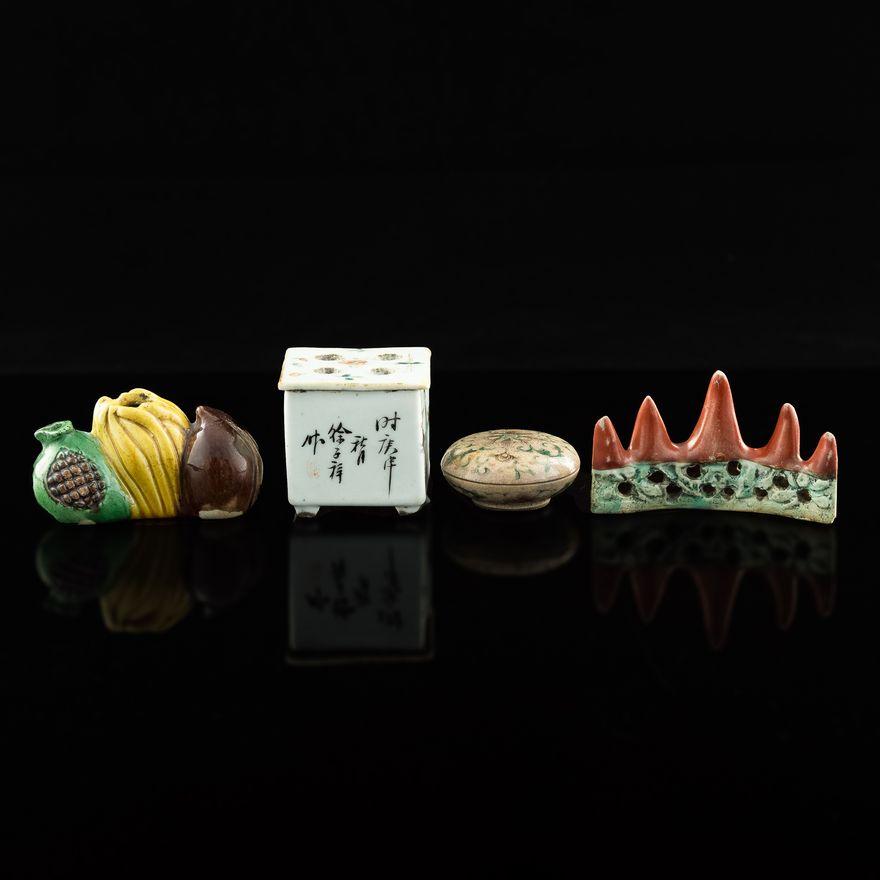 十九世紀或更早   各式瓷器文房四件 Four Chinese porcelain scholar's items, 19th century or earlier