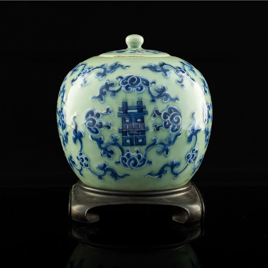 十九世紀早   青釉地青花纏枝花卉雙喜紋蓋罐 A Chinese celadon-ground blue and white lidded 'double happiness' jar, early 19th century